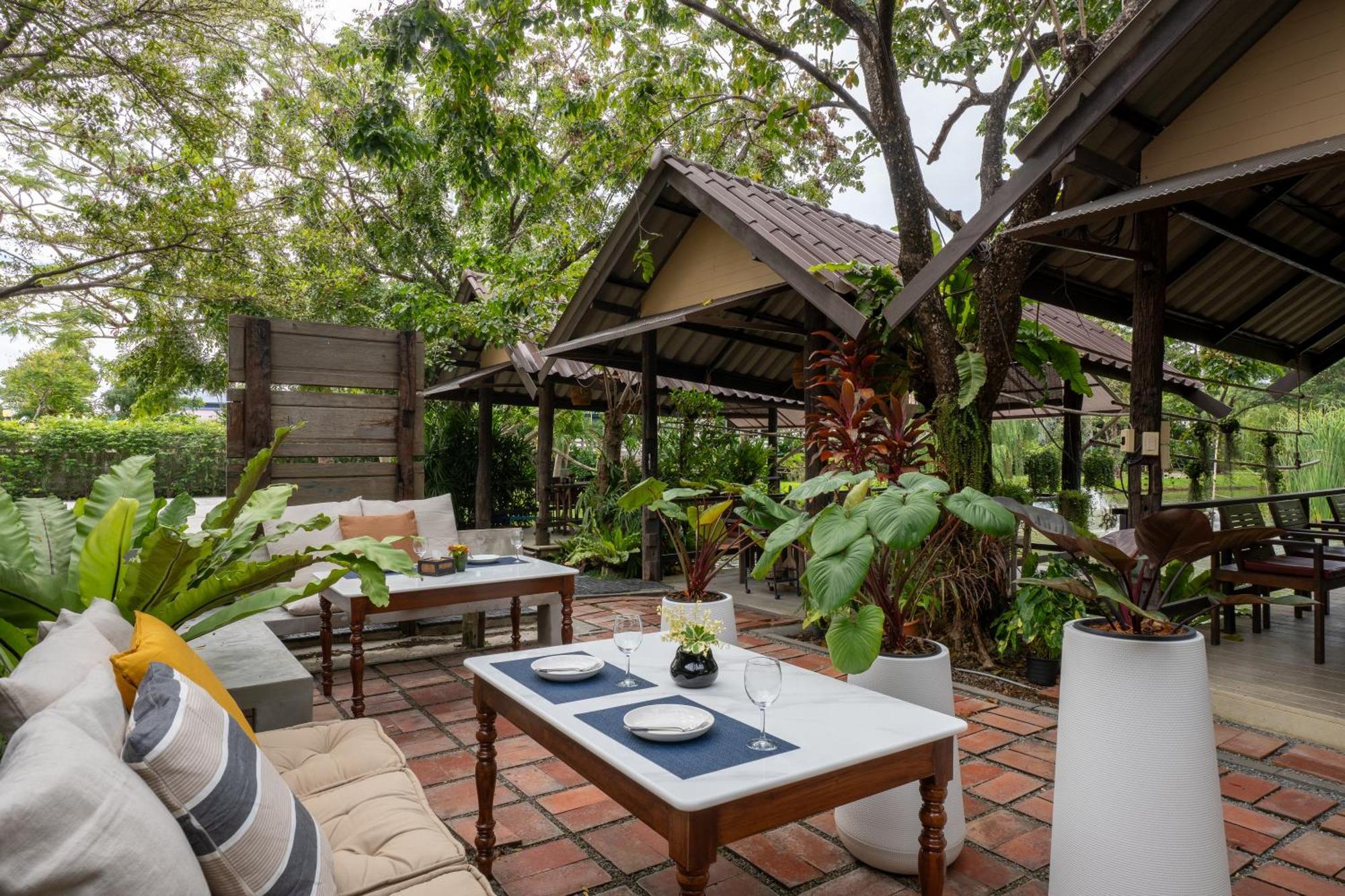 Ploen Pirom Otel Bangkok Dış mekan fotoğraf