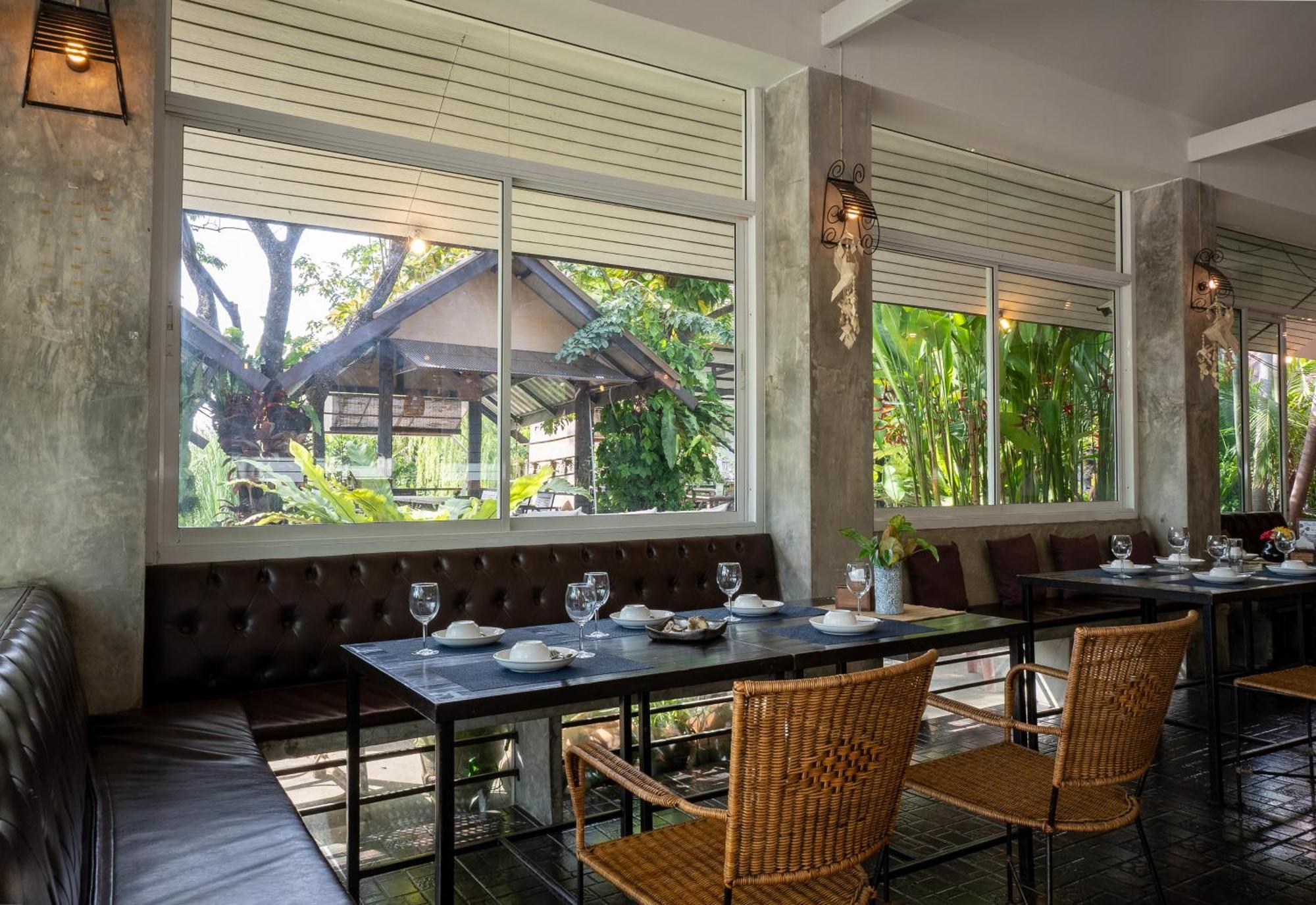 Ploen Pirom Otel Bangkok Dış mekan fotoğraf