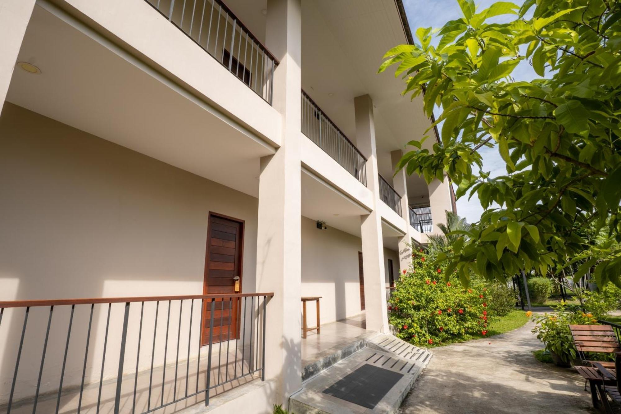 Ploen Pirom Otel Bangkok Dış mekan fotoğraf