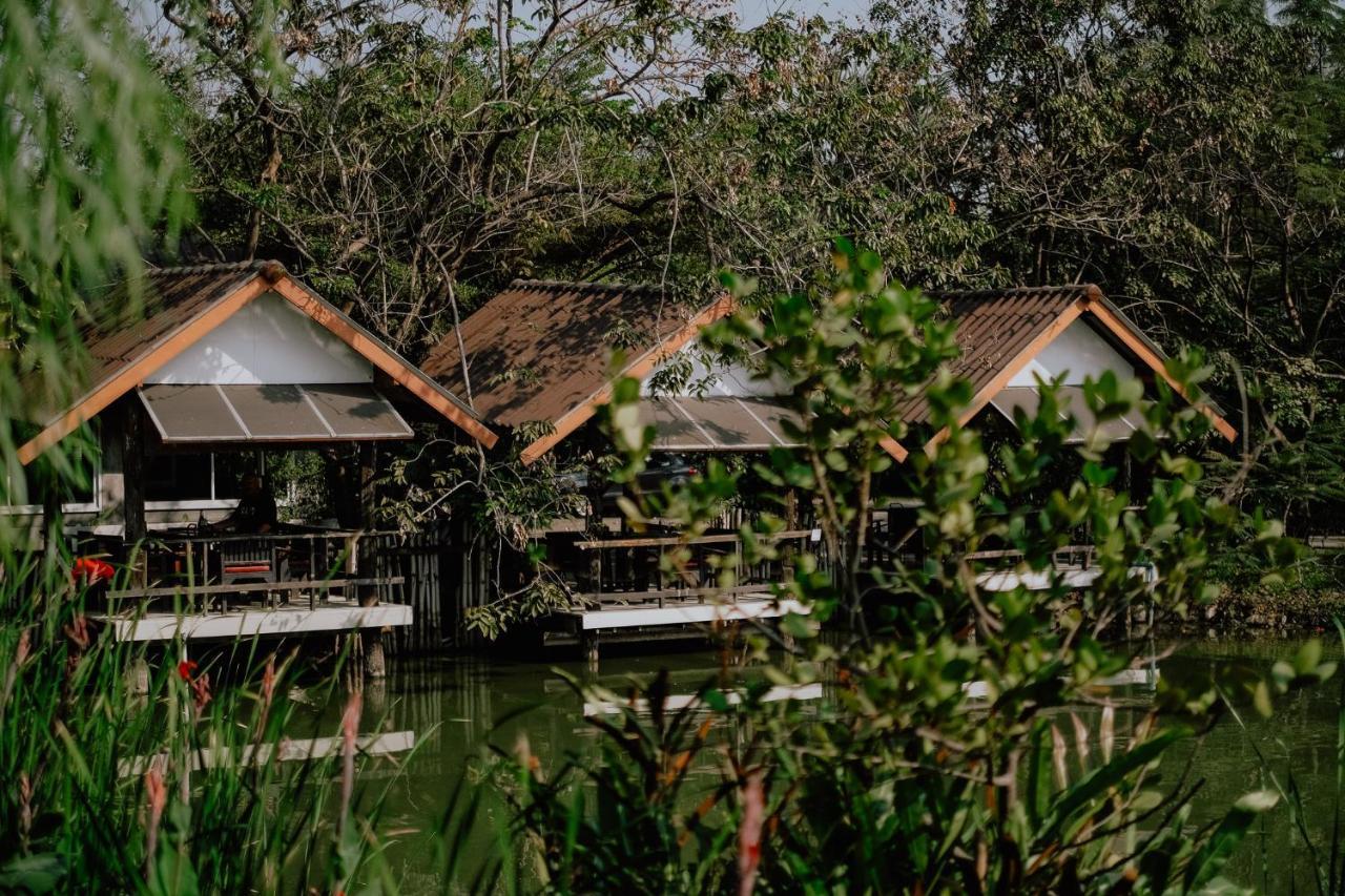 Ploen Pirom Otel Bangkok Dış mekan fotoğraf